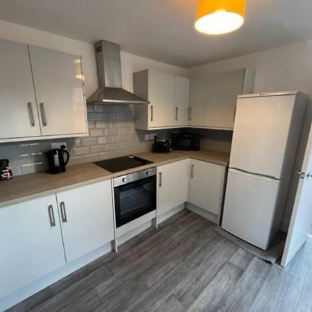 Amazing 8 Person 4 Bedroom And 2 Bathroom Mega House! Kingston upon Hull Esterno foto