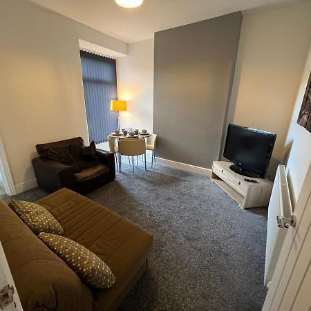 Amazing 8 Person 4 Bedroom And 2 Bathroom Mega House! Kingston upon Hull Esterno foto