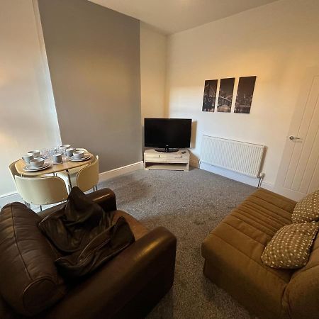 Amazing 8 Person 4 Bedroom And 2 Bathroom Mega House! Kingston upon Hull Esterno foto