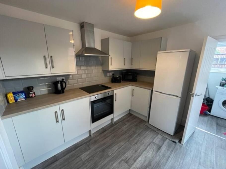 Amazing 8 Person 4 Bedroom And 2 Bathroom Mega House! Kingston upon Hull Esterno foto