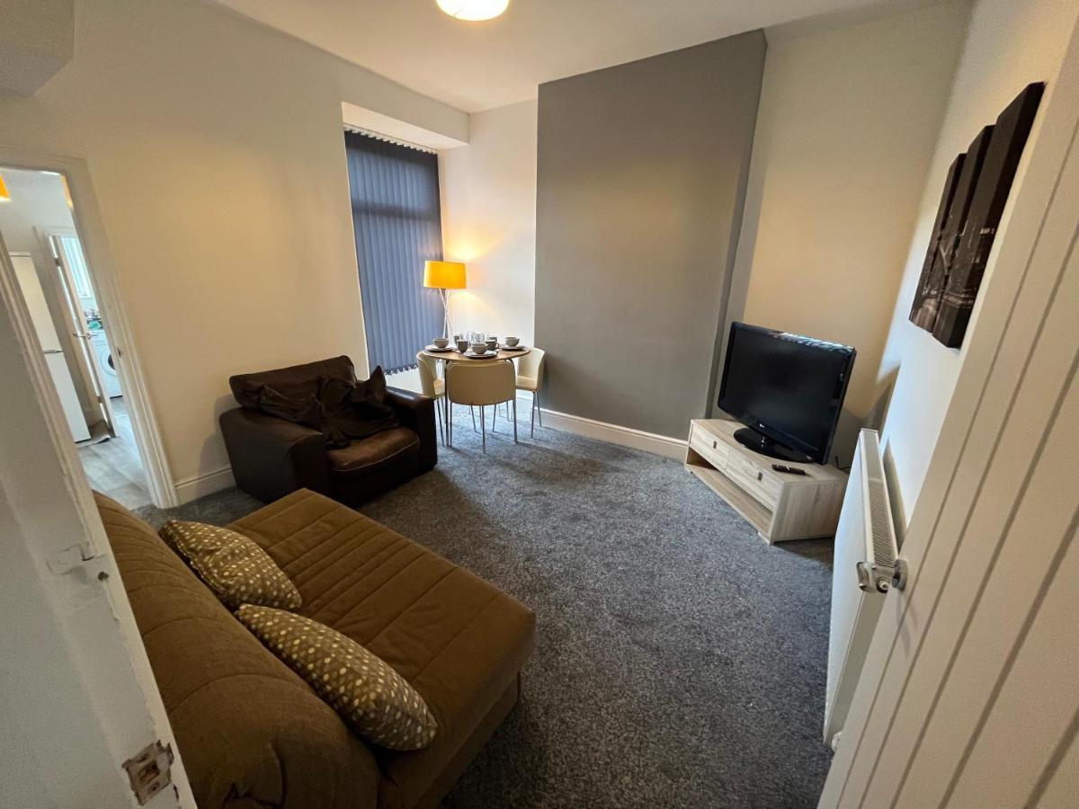 Amazing 8 Person 4 Bedroom And 2 Bathroom Mega House! Kingston upon Hull Esterno foto