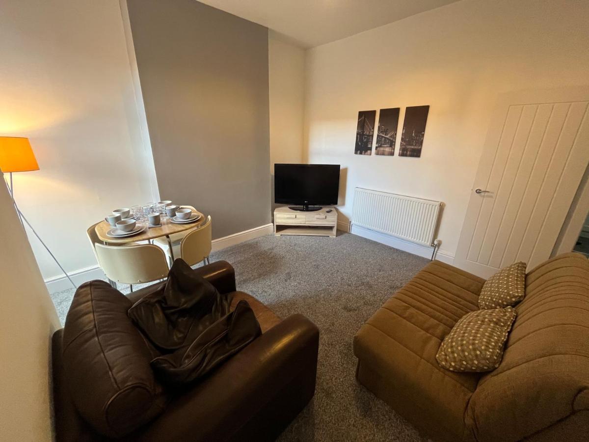 Amazing 8 Person 4 Bedroom And 2 Bathroom Mega House! Kingston upon Hull Esterno foto